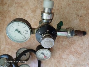 budíky, ukazatele - 2