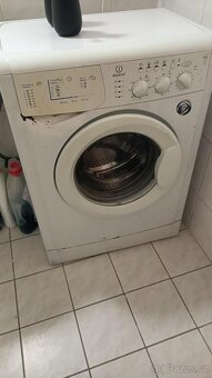 Pračka Indesit - 2