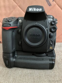 Nikon D700 + bateriový grip MB-D10 - 2