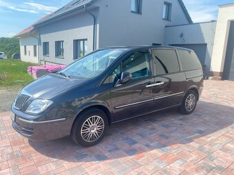 Lancia Phedra, 2,2 JTD, 125kW, 7 míst, modrý kožený interiér - 2