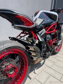 MV Agusta Brutale 800 Hamilton Limited Edition 149/244 - 2