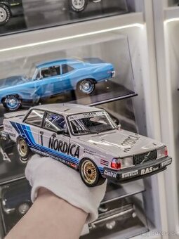 Volvo 240 Turbo 1:18 AutoArt - 2
