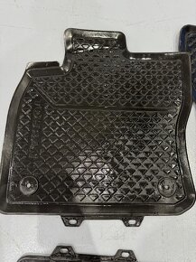 Gumové koberce pro Volkswagen Touran 2015+ - 2