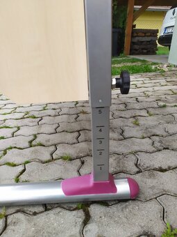 Rostouci psaci stůl z Lidlu a zidle Ikea - 2