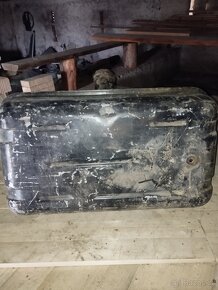 Nádrž asi 120 L - 2
