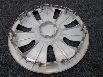 1x poklice 14" originál Škoda - 670601147H - 2