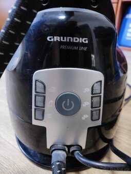Napařovací žehlička Grundig SIS 8250 s bojlerem - 2
