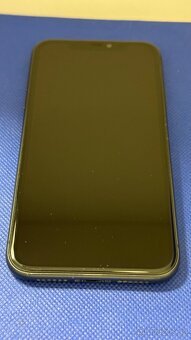 iPhone 11 64GB Black, krásný stav - 2