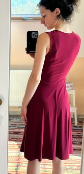 Elegantní vínové šaty vel. XS - 2
