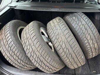 Octavia 2 kola s zimní pneu - 2