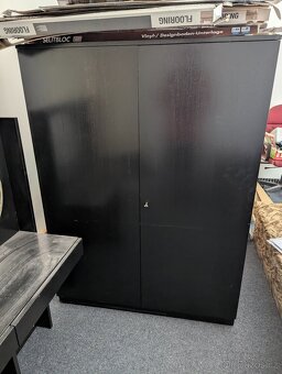 starší skříně - pevné - 2