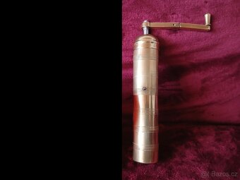 Mosazný mlýnek na kávu - 2