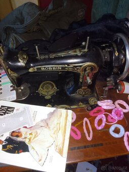 Šicí stroj - 2