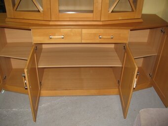 Komoda s nástěnnou vitrínou - 2