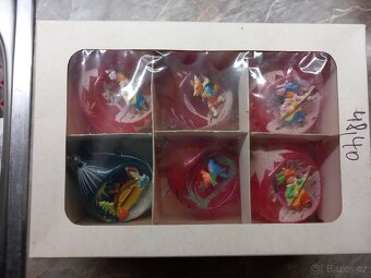 Retro staré ozdoby s vlepem. - 2