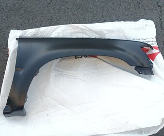 Blatník levý a pravý Toyota 4runner hilux - 2