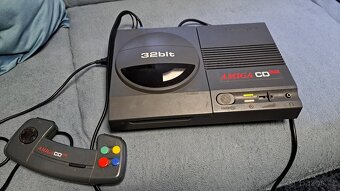 Commodore Amiga CD-32 po repasi, s vybavením - 2