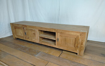 Nízká masivní komoda - TEAK - 2