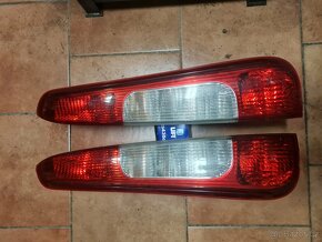 Zadní světla Ford C-Max - 2