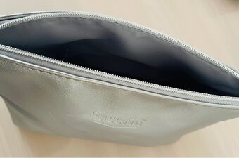 Nová stříbrná kosmetická taštička Eucerin - 2