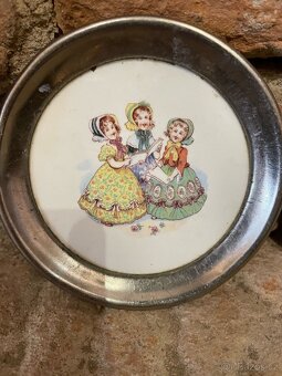 Malované talířky s kovovým okrajem, porcelán - 2