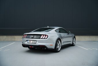 Ford Mustang 5.0 GT - 2