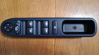 Spínač elektrického otvírání oken na Peugeot 307 - 2