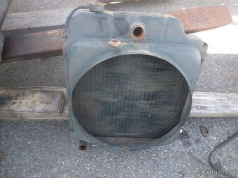 Chladič Zetor 5211-7745.... Vzduchojem Zetor - 2