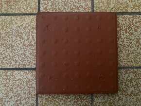 Retro dlaždice - tmavě červené - 2