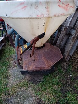 Sypač, rozmetadlo na zimní posyp za traktor - 2