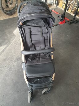 Krásný skládací kočárek  Momi - 2