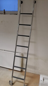 Posuvný žebřík knihovna šatna - 2