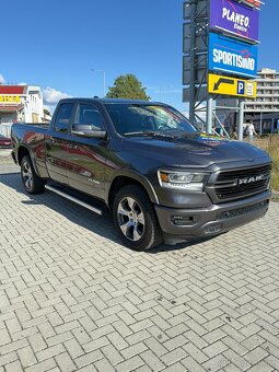 Dodge RAM 1500 5.7 V8 HEMI--2019--Laramie--kůže--96.000km - 2