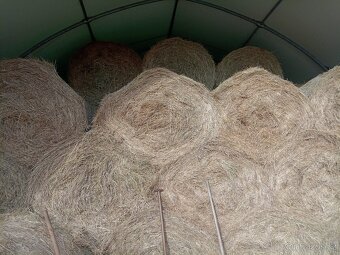 Kulaté balíky sena - 2