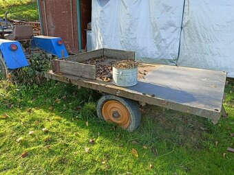 Traktor domácí výroby + vlečka - 2