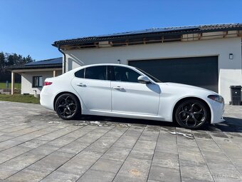 P: Alfa Romeo Giulia Super 2,0T 280HP RWD 2019 - 2