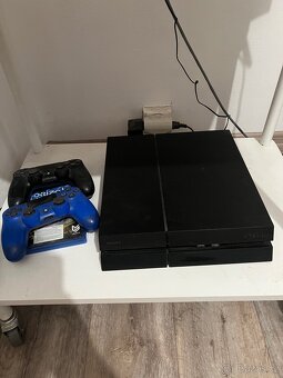 Playstation 4 + 2 ovladače + hra - 2