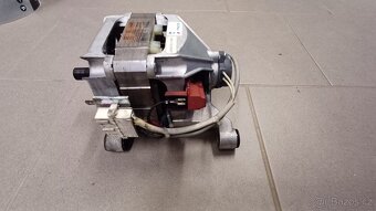 Elektromotor z pračky - 2