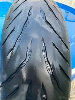 Starší Moto pneu Bridgestone Battlax. - 2
