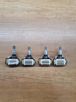 NOVÁ Sada 4ks senzor tlaku pneu TPMS Škoda, VW, Audi r.v.25 - 2