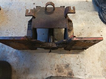 Konzole nápravy zetor - 2