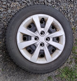 Plechové disky a poklice KIA + zimní pneu SAVA - 2