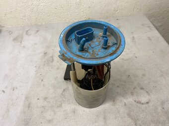 ŠKODA OCTAVIA 2 1.6FSI 85KW - PODÁVACÍ ČERPADLO 1K0919051DB - 2