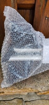 Nové střešní nosiče příčníky hagusy na Audi Q8 - 2