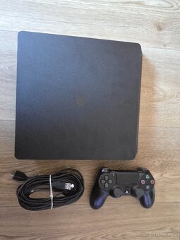 Playstation 4 slim - 2