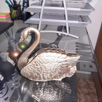 Velmi pěkná soška/stojánek na ubrousky - Alpaka - Labuť - 2