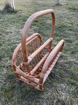 BAMBUSOVÝ STOJAN NA NOVINY. - 2