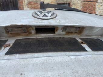 VW Touran 5 dveře viko kufru - 2