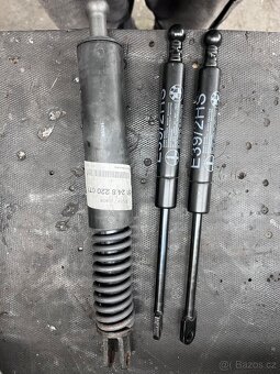 BMW E39 vzpěry kufru - 2