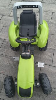 Šlapací traktor Claas Arion - 2
